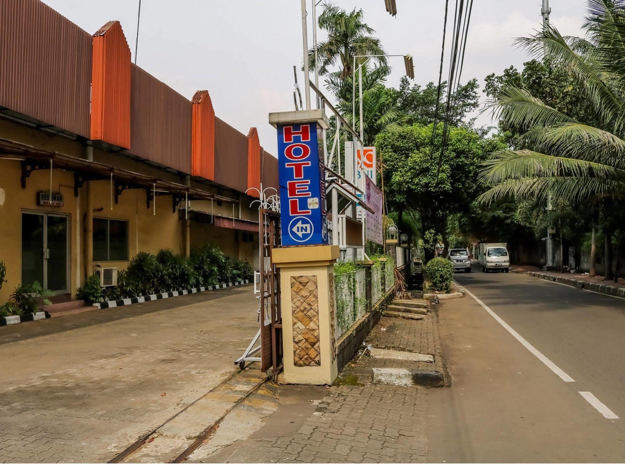 Puri Jaya Hotel Jakarta Exterior photo