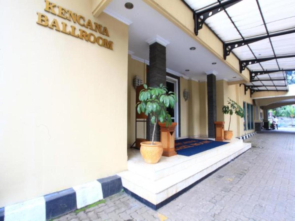 Puri Jaya Hotel Jakarta Exterior photo