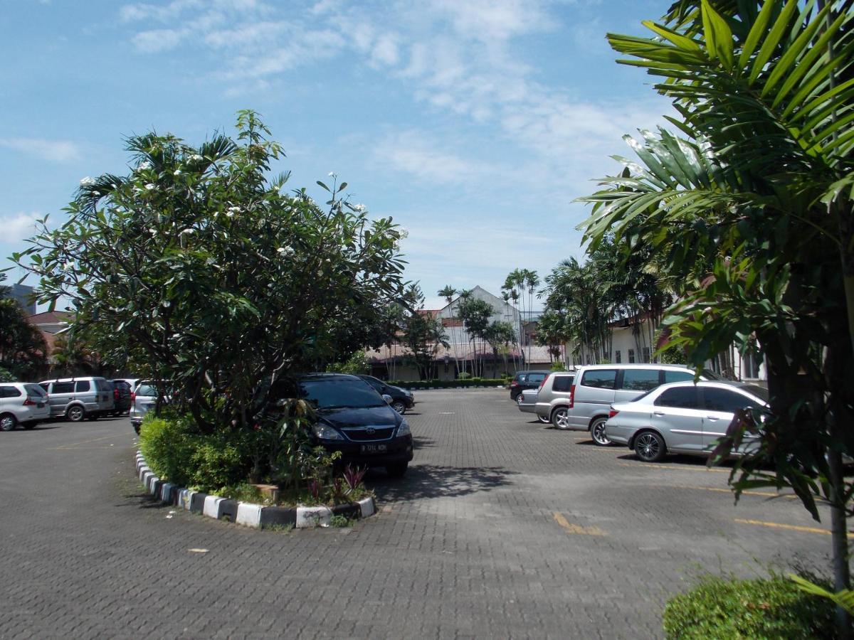 Puri Jaya Hotel Jakarta Exterior photo